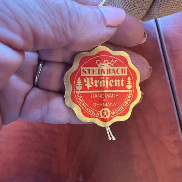 Yoda Steinback Nutcracker   -  Item S1890  -  New in box - Picture 6 of 7